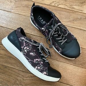 TRAQ by Alegria Qest Jungle Fauna Walking Shoes Womens Size 39, 9 Sneakers